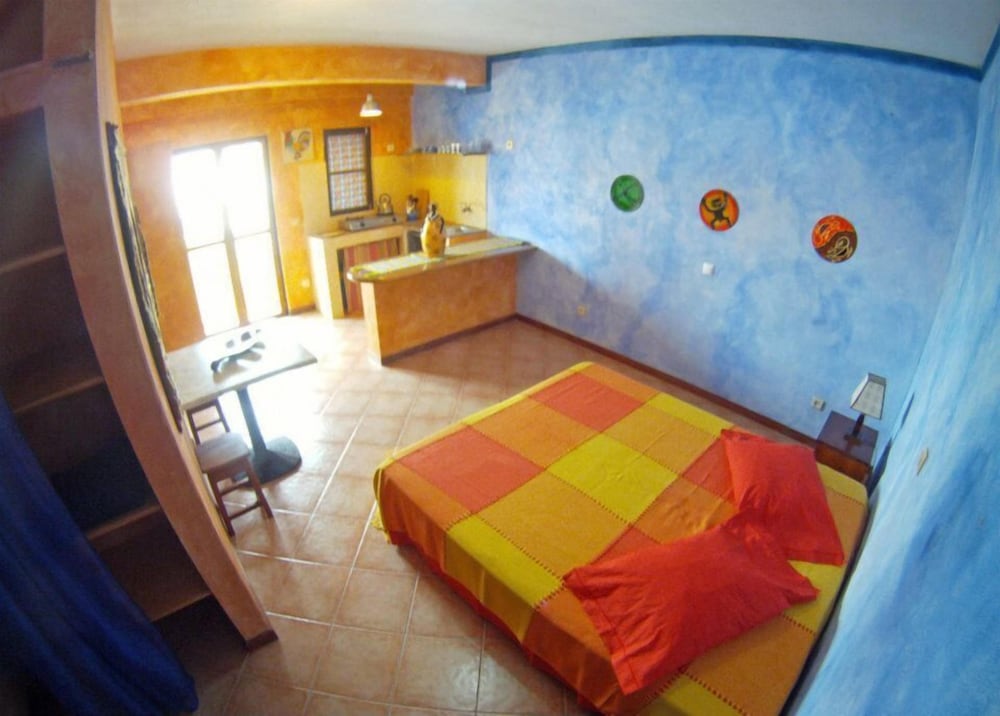 Sakaroule Bed And Breakfast 18/33