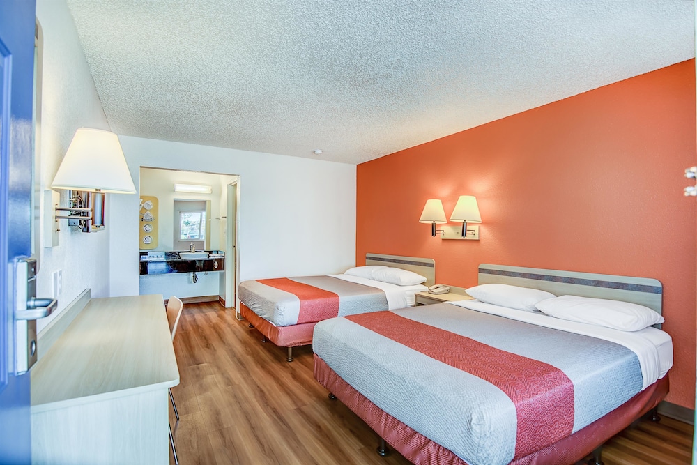 Motel6 Stockton, CA - Charter Way West 9/32