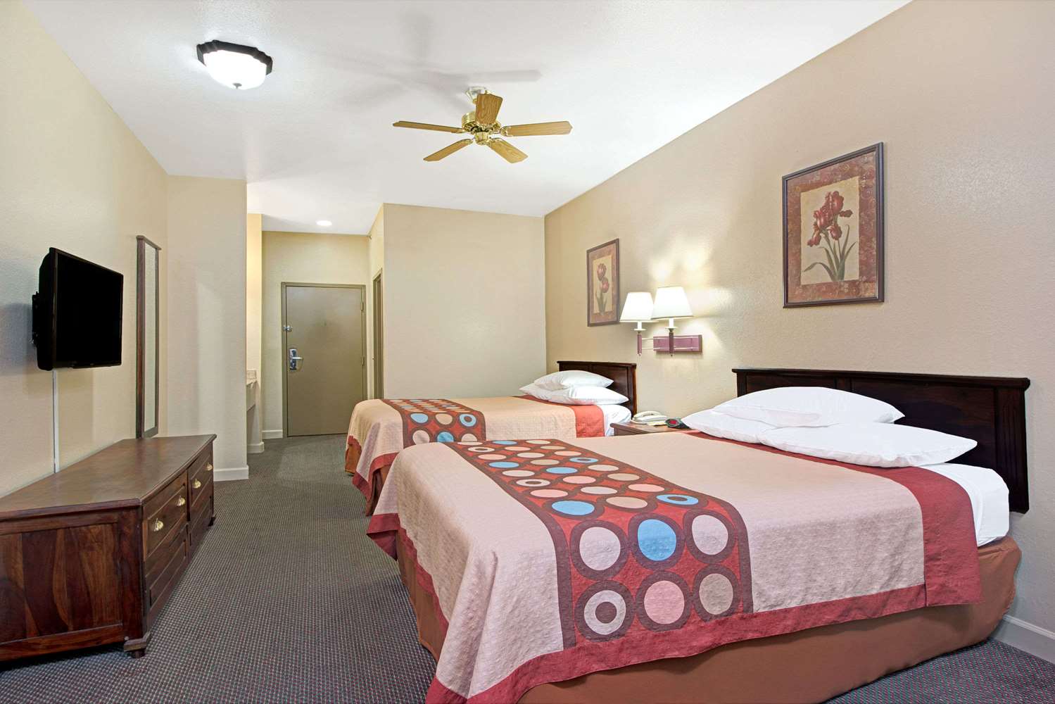 Super 8 By Wyndham St. Louis Airport 6/17