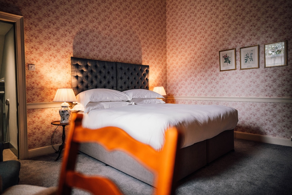 FORSS HOUSE HOTEL 4/40