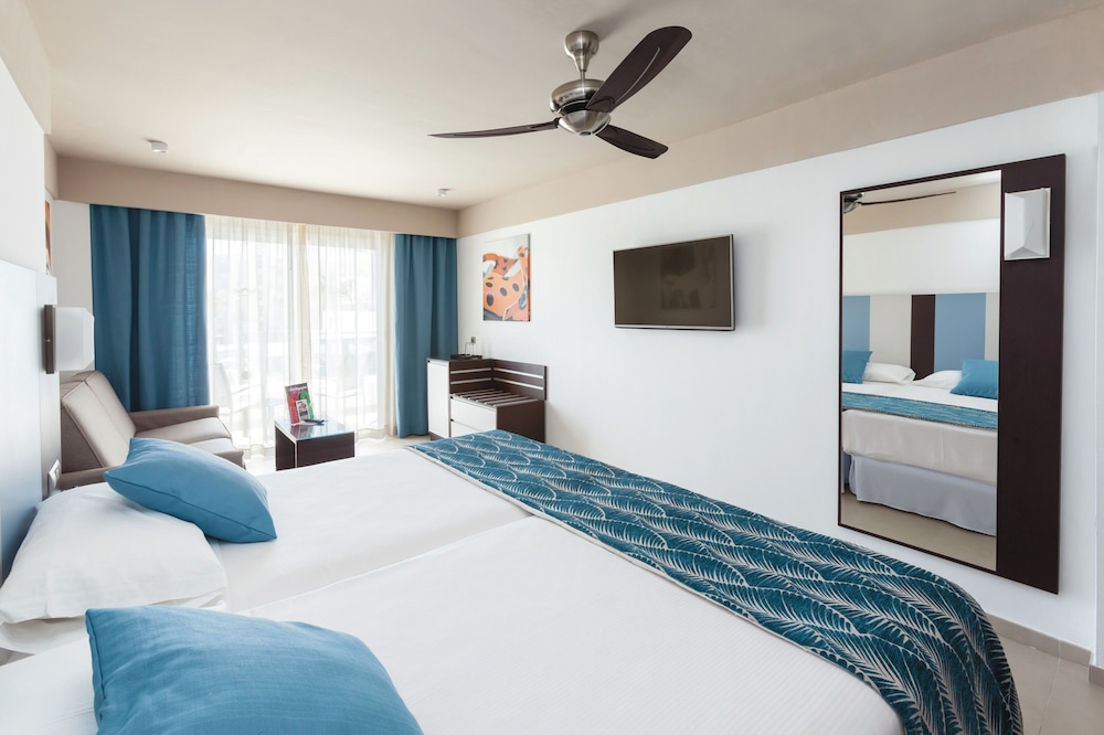 ROOM, DOUBLE BED, PARTIAL SEA VIEW, SOFA, BALCONY
