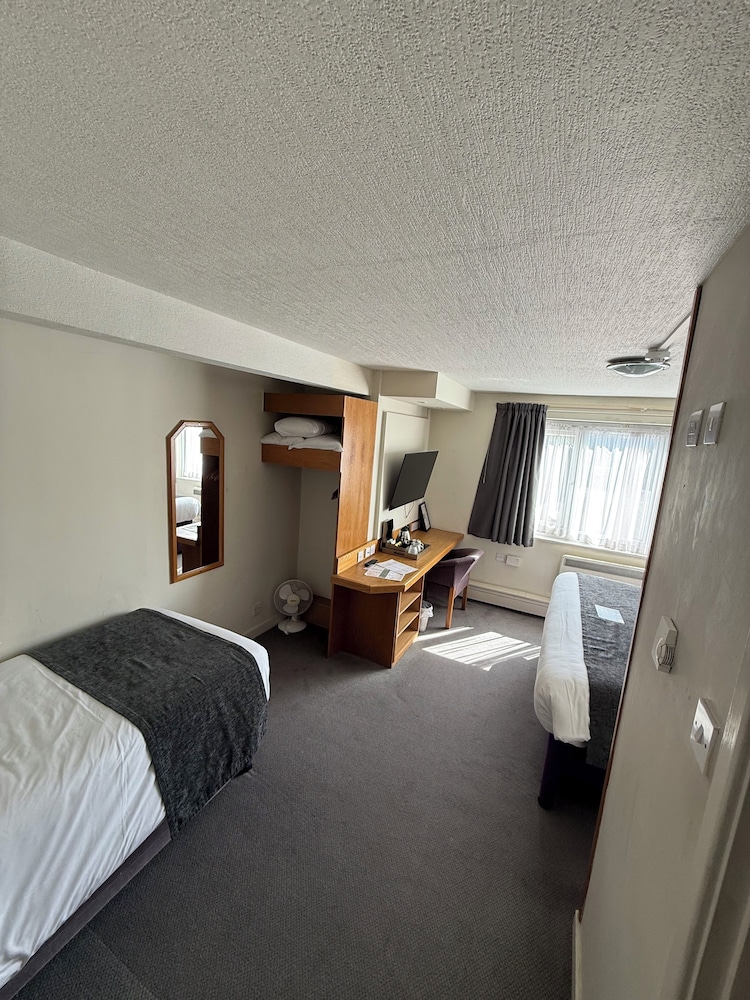 غرفة عائلية بسرير مزدوج، Premier Inn Alderley Edge 2/2