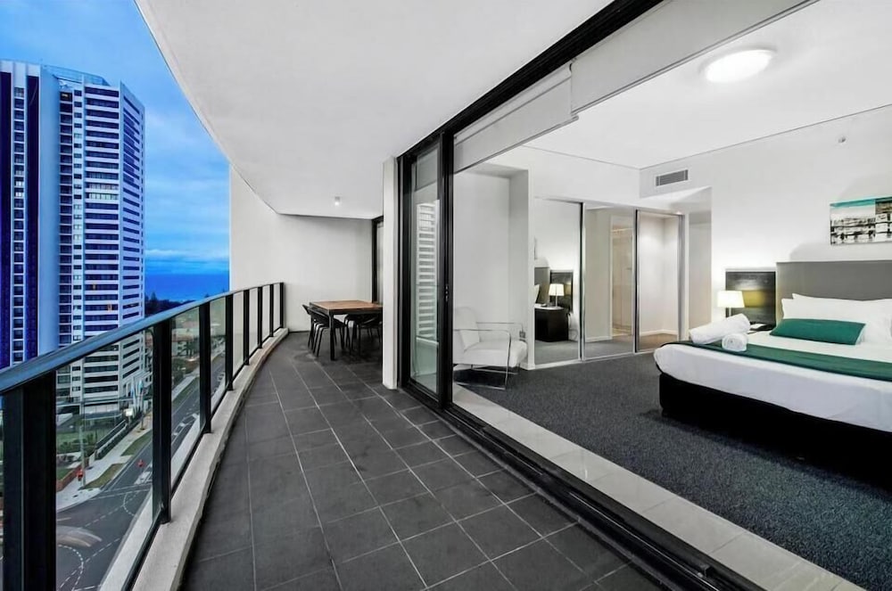 Broadbeach Skyline 3 Bedroom Retreat 3/20