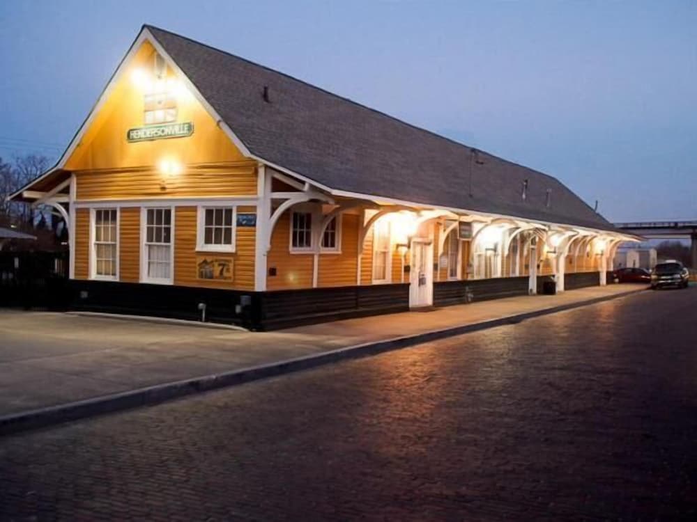 Mountain Inn & Suites Flat Rock 6/53