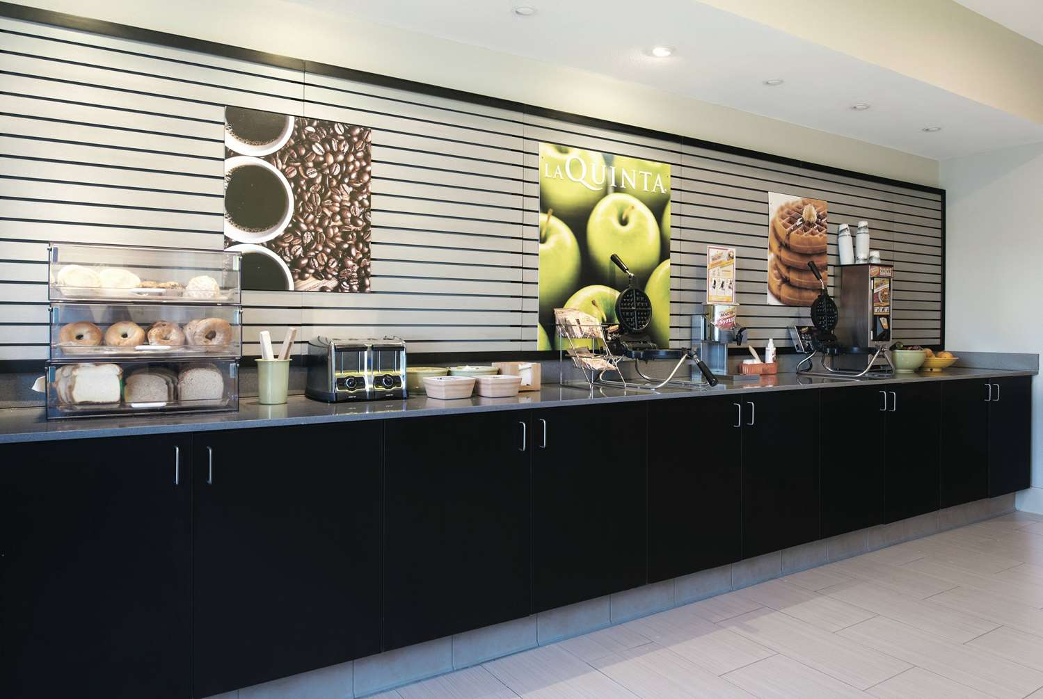 La Quinta Inn & Suites by Wyndham Fairfield - Napa Valley 8/37