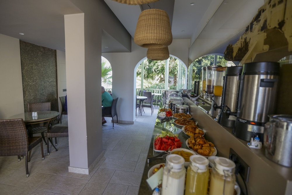 Hotel Anassa 35/50
