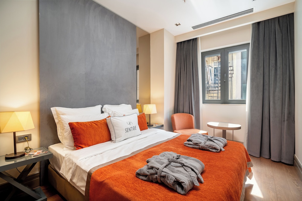 DELUXE, SUITE