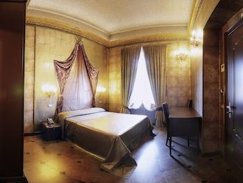 ROOM, TRIPLE, WITH EXTRA BED