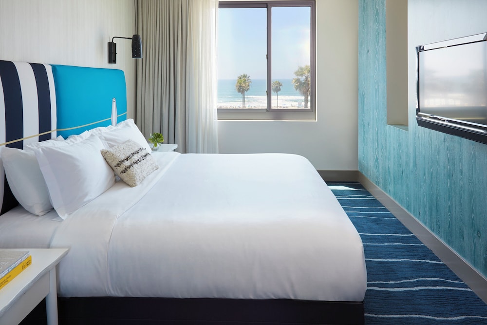 Studio, Suite, King Bed, Ocean Front, Pier View
