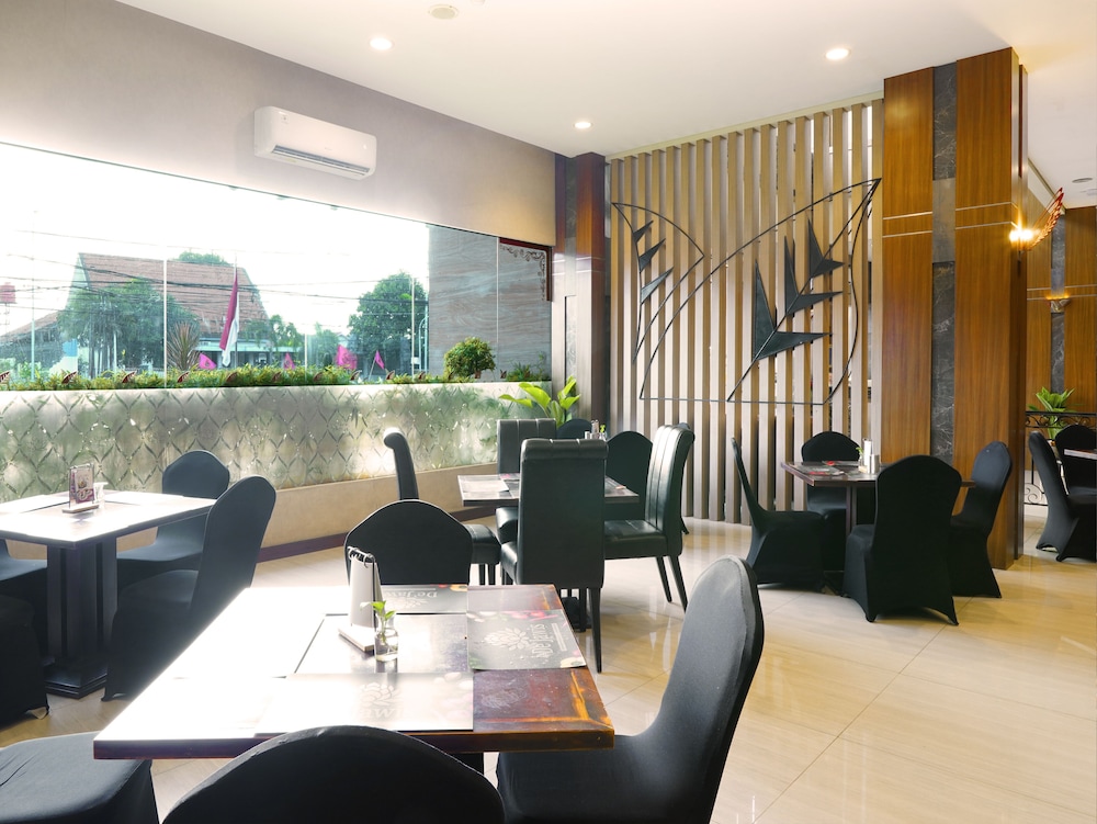 Noormans Hotel Semarang 52/69