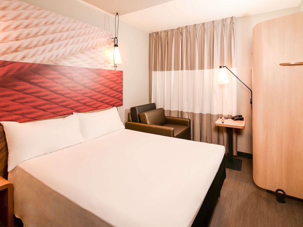 Ibis Campo Grande 18/45