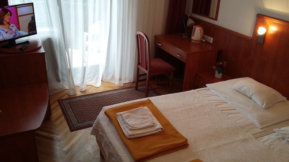 Helios Hotel Pension 30/73
