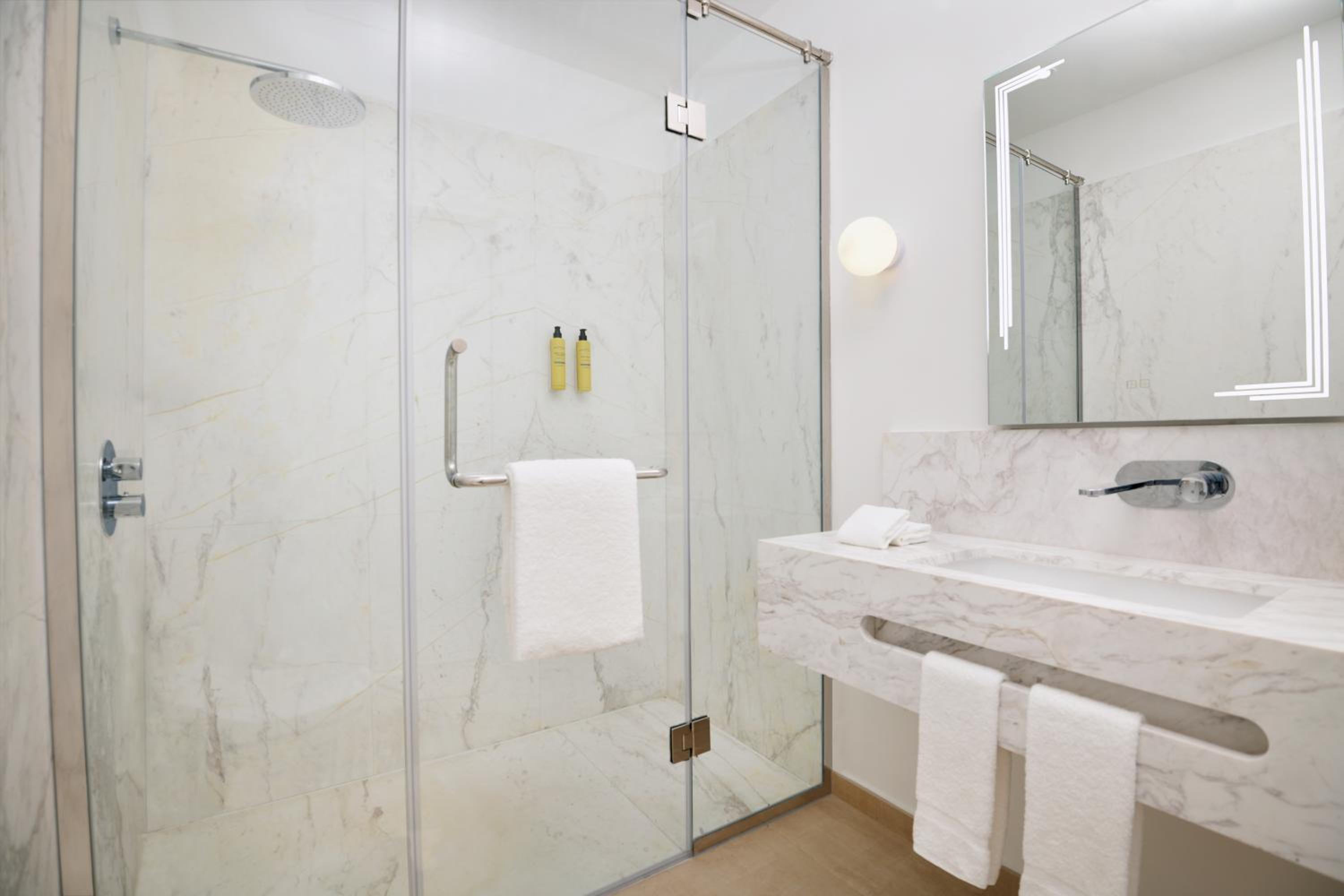 شقة بسرير كينج وسرير كوين بإطلالة على المدينة بغرفتي نوم، Element West Bay Doha 10/10