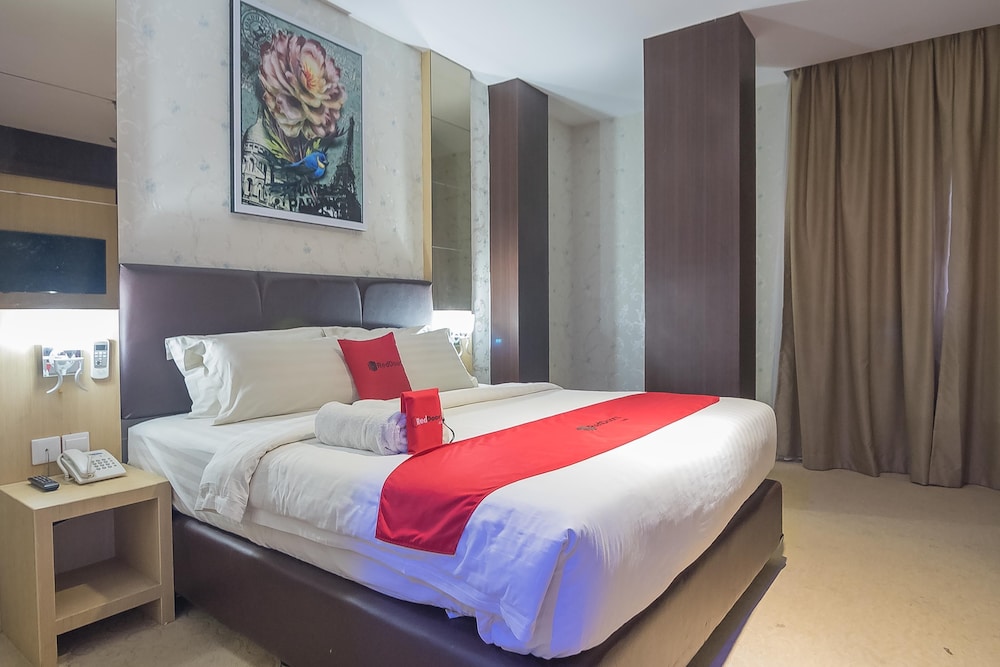 RedDoorz Premium near Grand Batam Mall 18/50