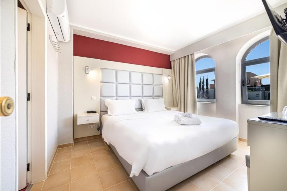 Urban Hotel Santa Eulalia 25/50