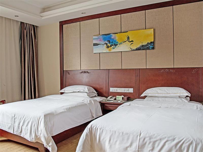 Vienna Hotel (Jiangyin Qishan Road) 22/28