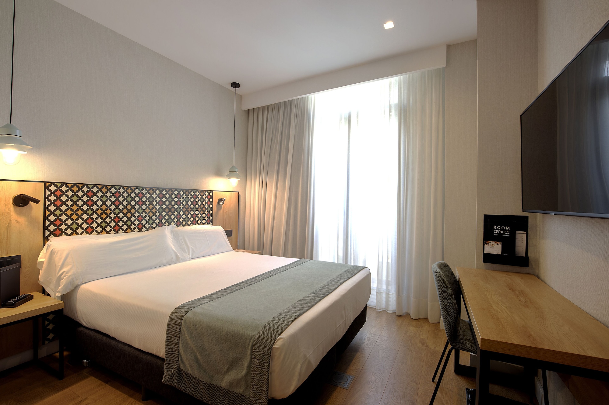 غرفة سوبيريور بسرير كينج بمسبح خاص، Catalonia Excelsior 4/10