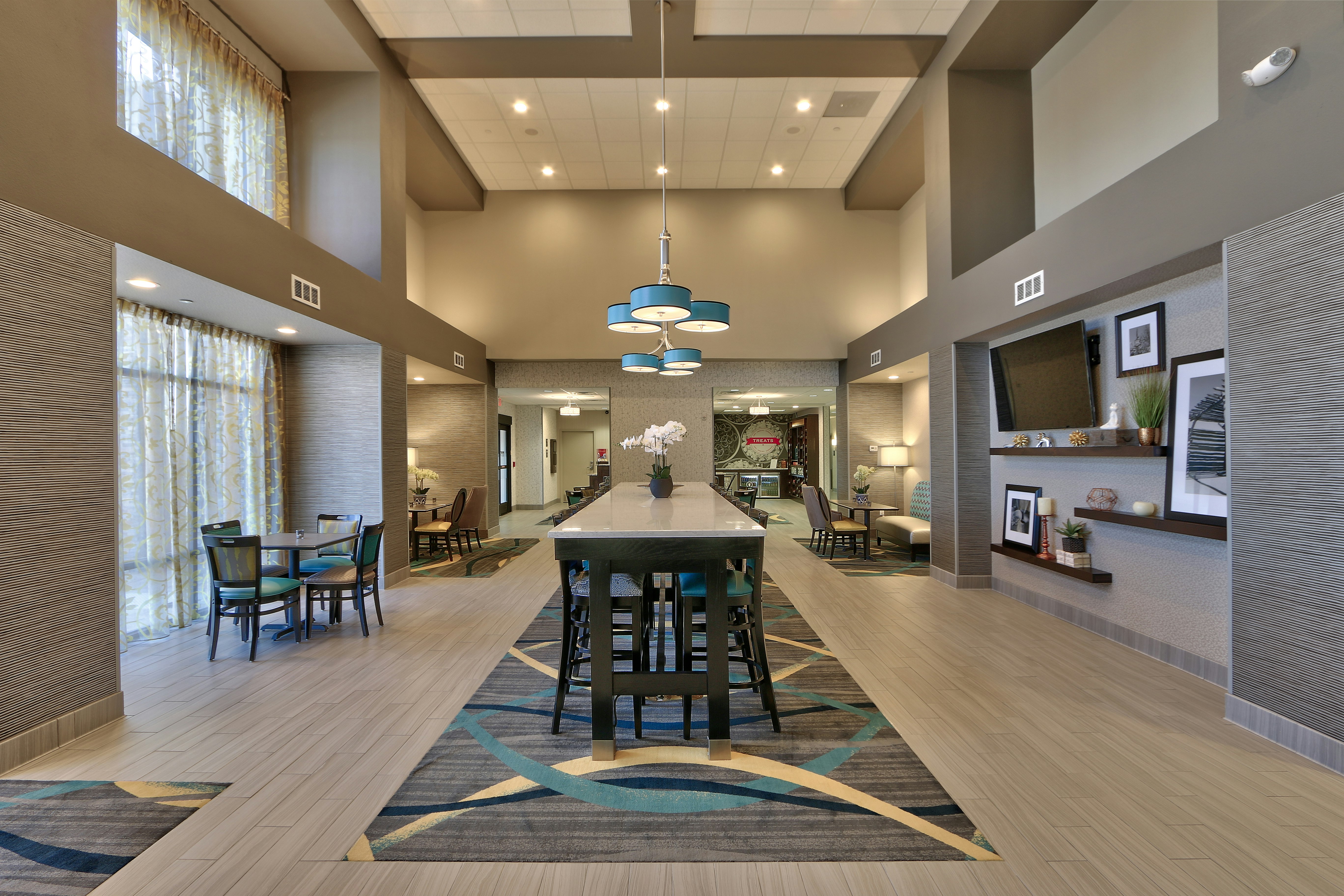 Hampton Inn Suites Albuquerque Airport 36/54