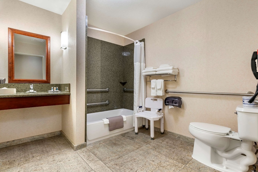 Comfort Suites Fernley 12/34