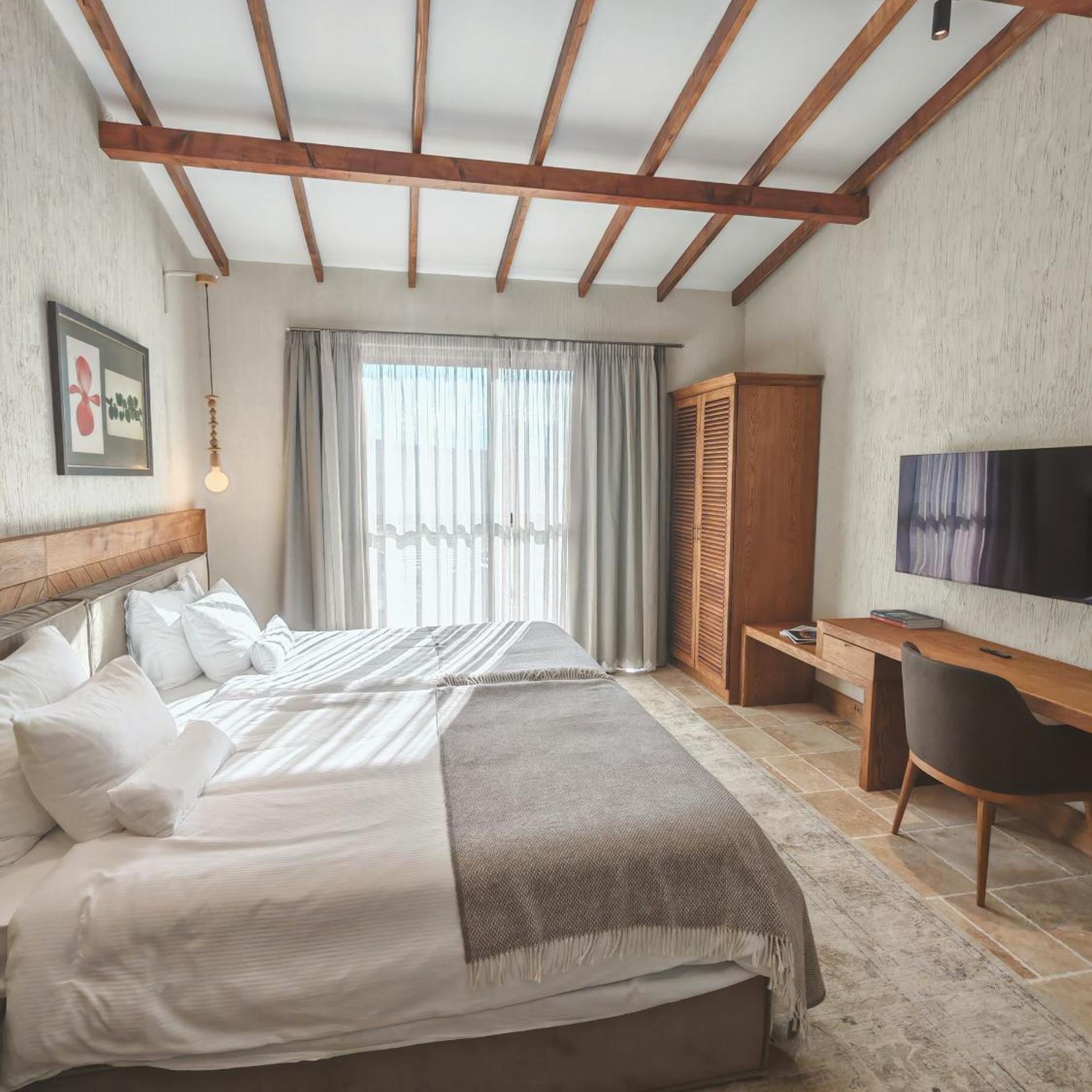 2 Bedrooms, House