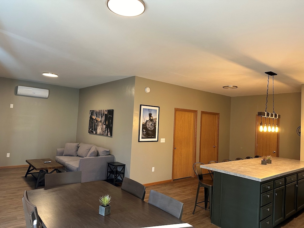 Everspring Inn Suites Hill City 50/61