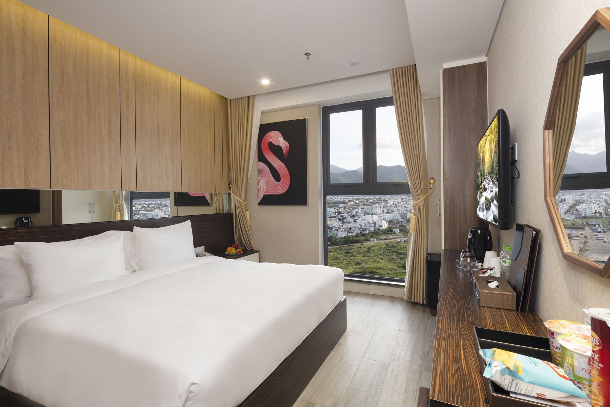 DELUXE, DOUBLE BED, CITY VIEW