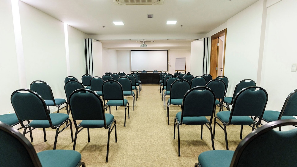 Athos Bulcao Hplus Executive 62/69
