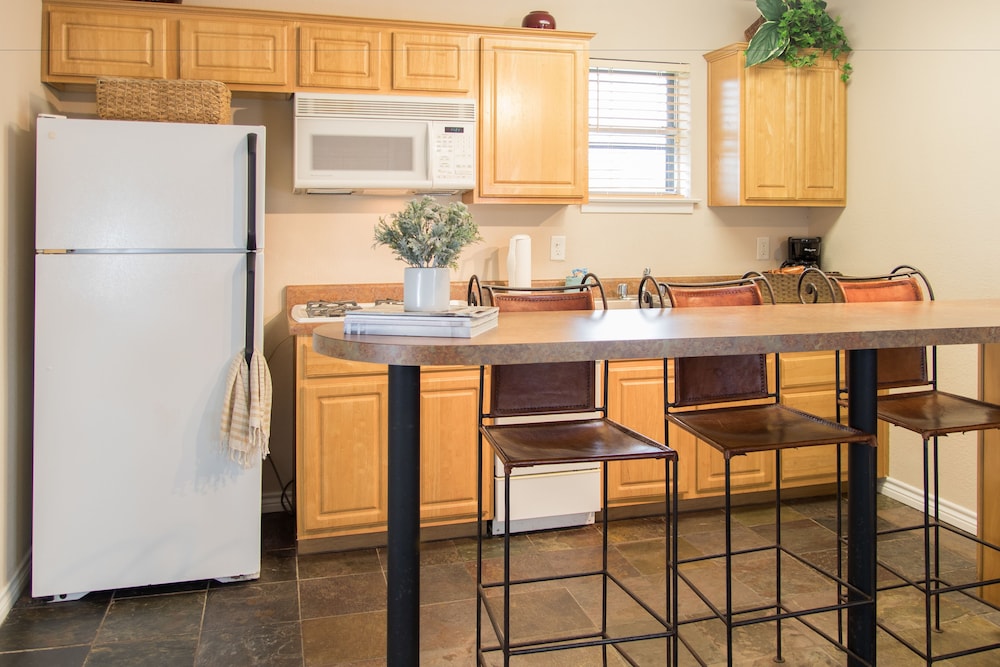 Vineyard Court Designer Suites Hotel 40/56