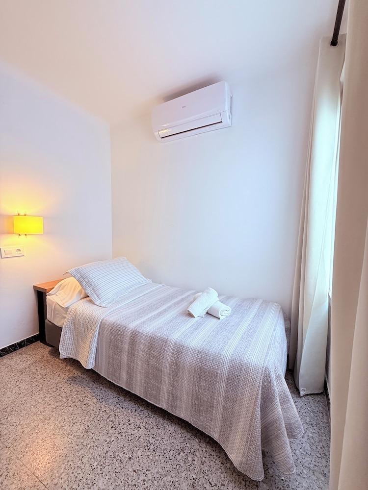 L'illa Hotel 13/25