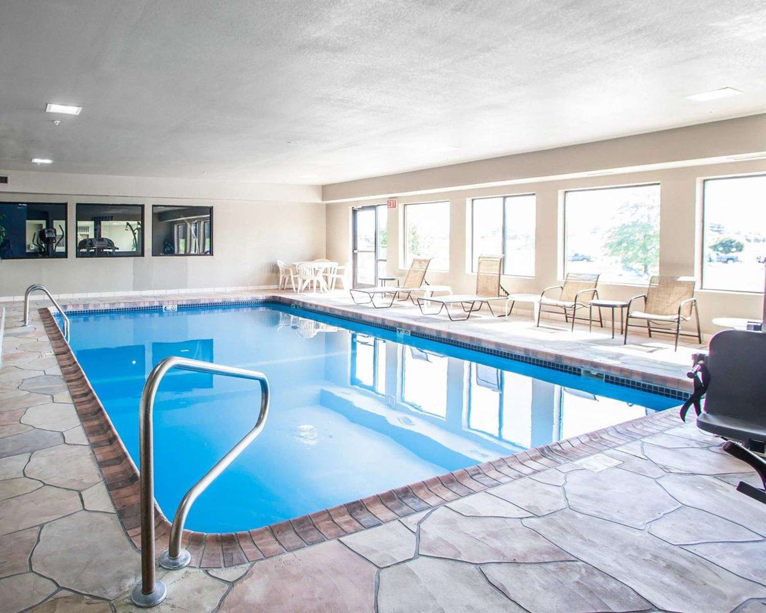 Comfort Inn Lees Summit @ Hwy 50 & Hwy 291 3/15