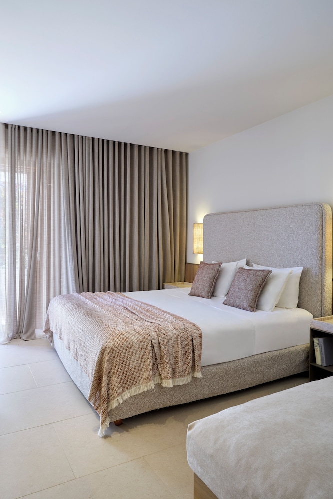 SIGNATURE, DOUBLE BED, SEA VIEW