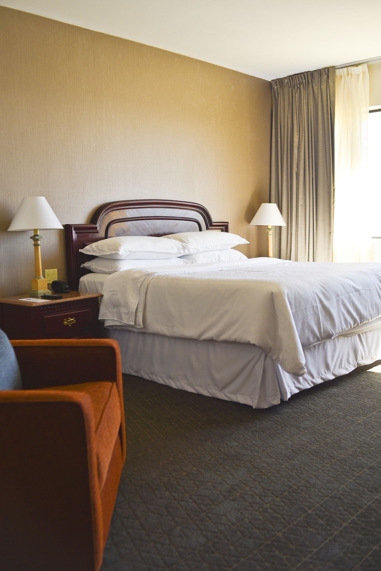 غرفة بسرير كينج بإطلالة على الجبل، Sheraton Chihuahua Soberano 5/12