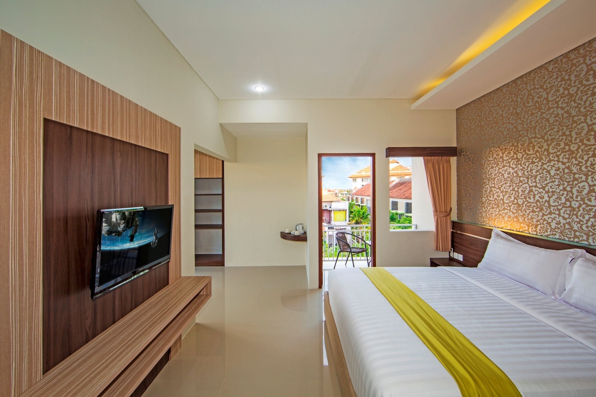 DELUXE ROOM