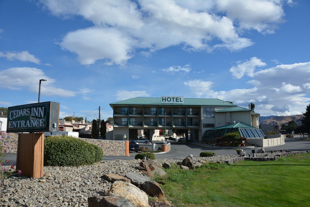 Cedars Inn 2/52