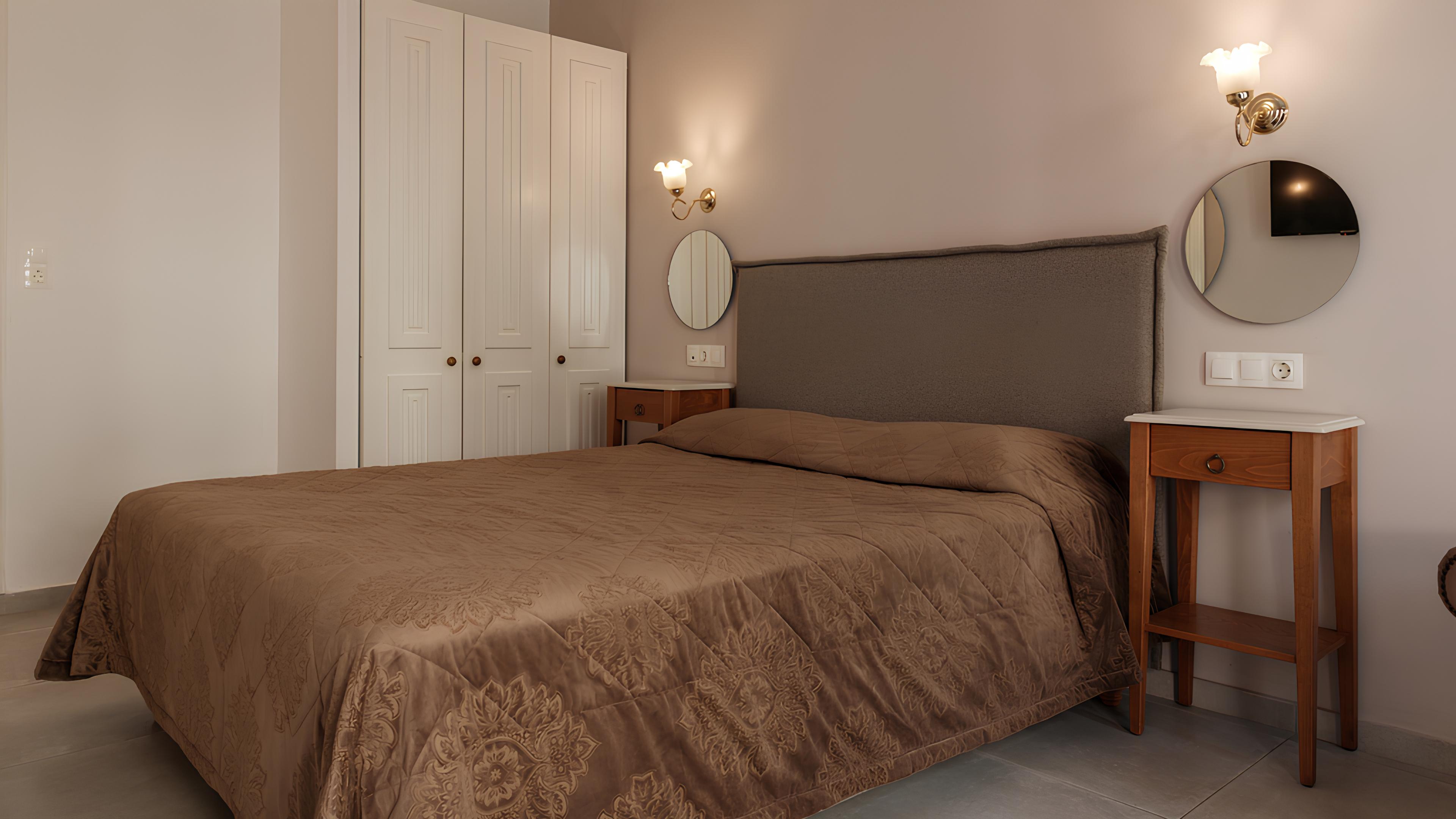 Standard, Double or Twin Bed
