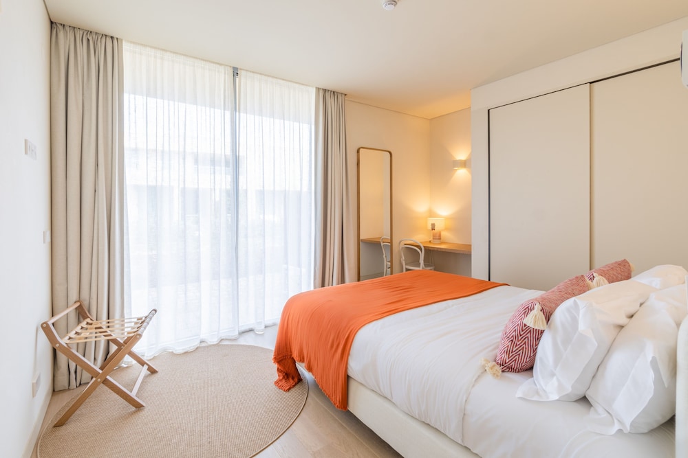 2 Bedrooms, Apartment, Queen and Twin Beds