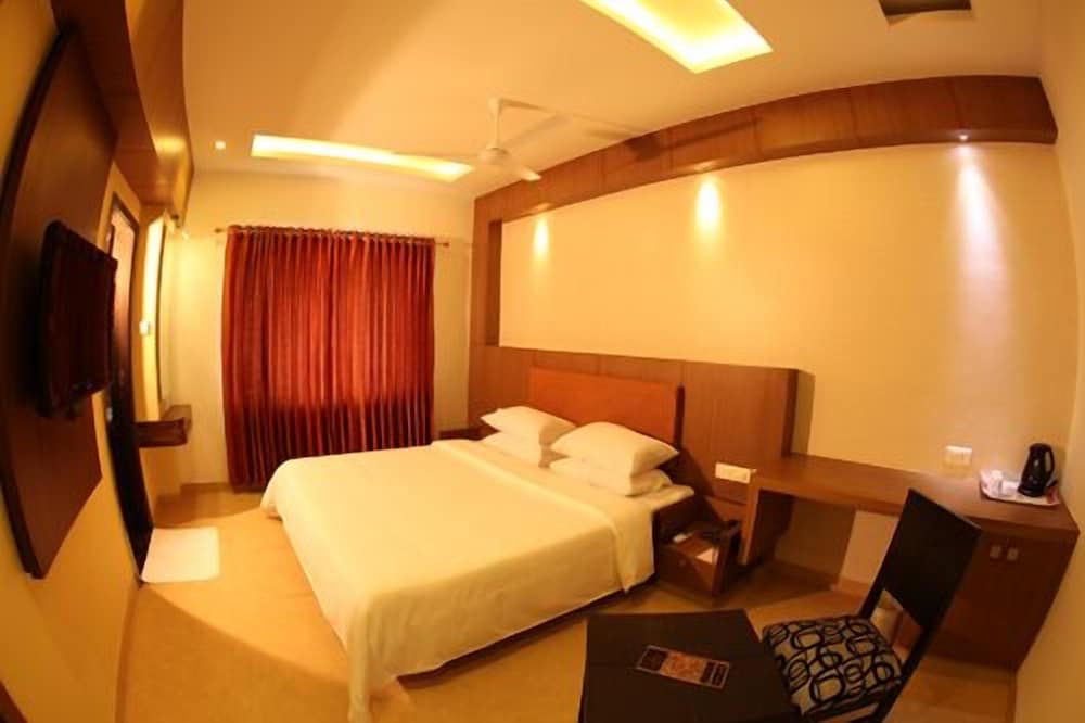 Rathna Residency 7/17