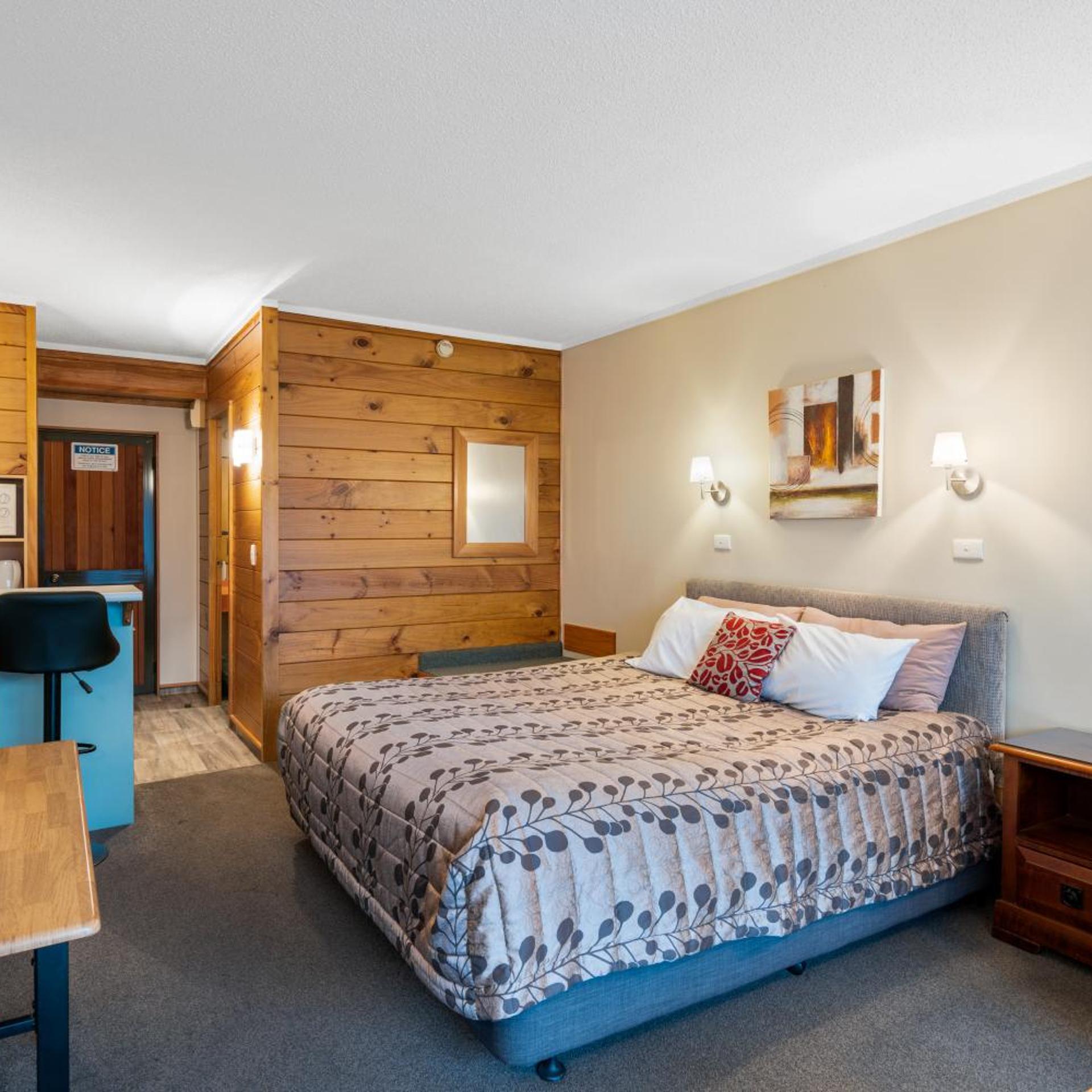 Studio, King Bed