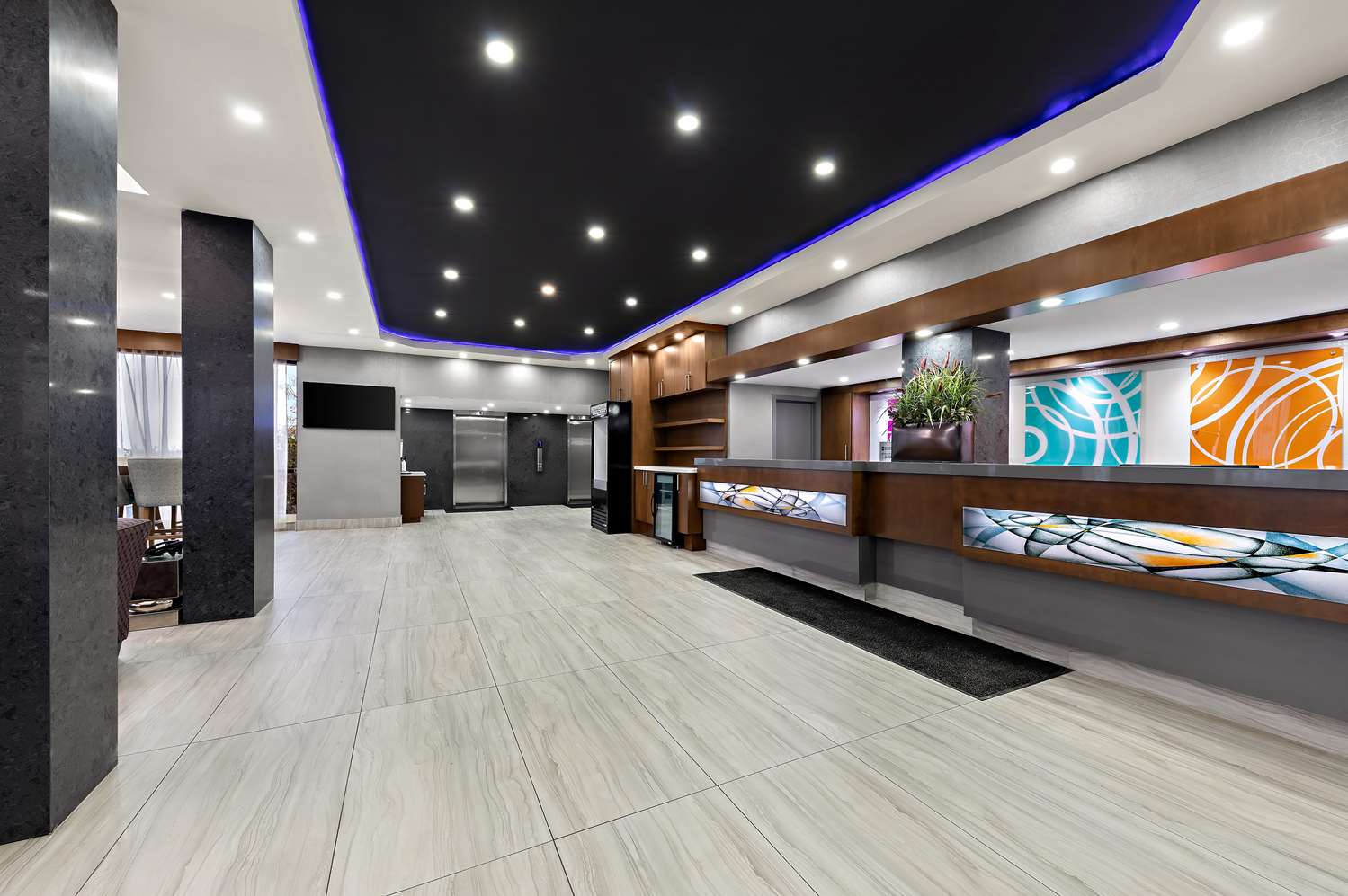 Best Western Plus Toronto North York Hotel and Suites 2/13