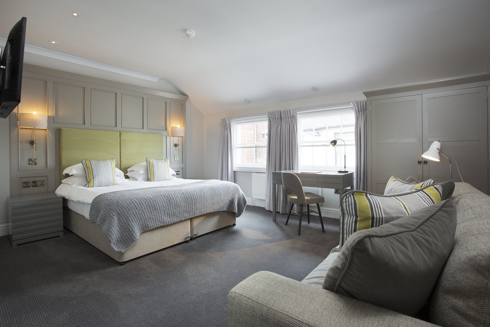 Royal Wells Hotel 27/71