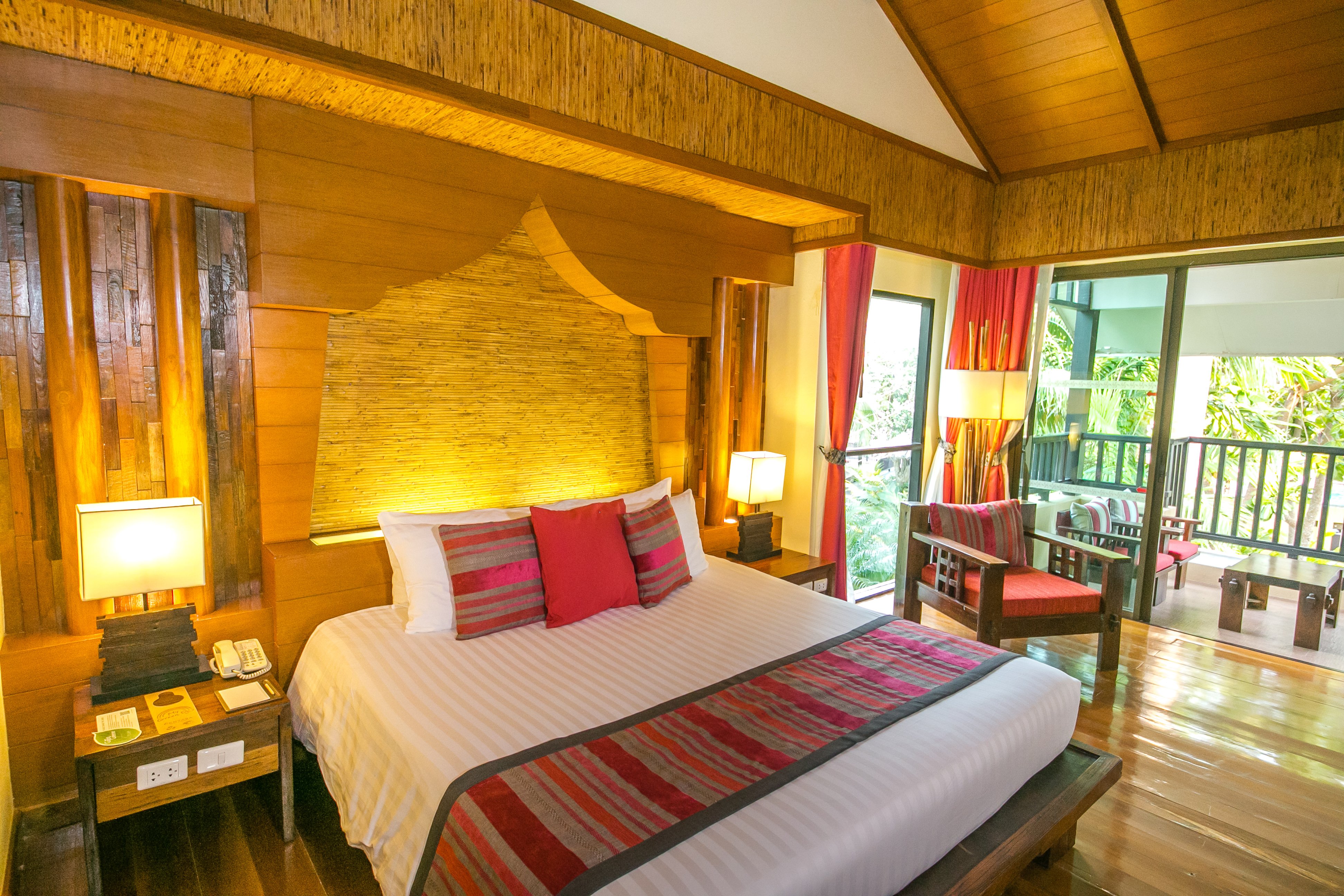 DELUXE, KING BED, GARDEN VIEW
