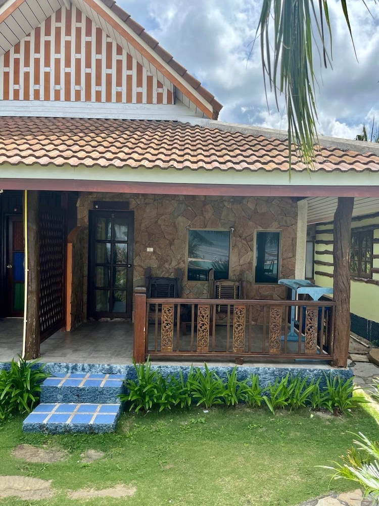 First Villa Beach Resort 6/75