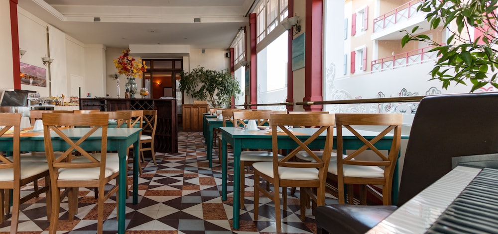 Logis Hotel Le Majestic 28/48