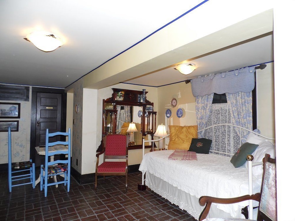 Alaska Heritage House 15/74