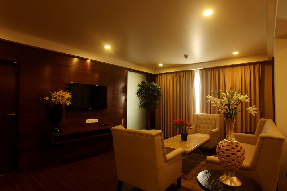 PARADIGM SAROVAR PORTICO 12/21