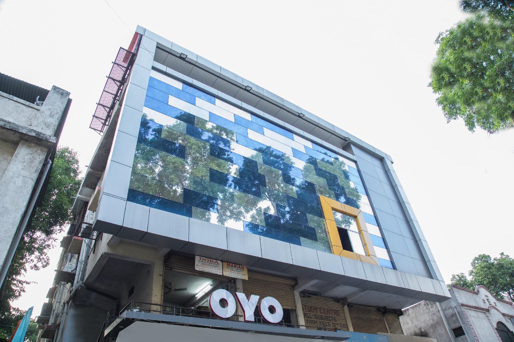 Oyo 4381 Near Railway Station 1/34