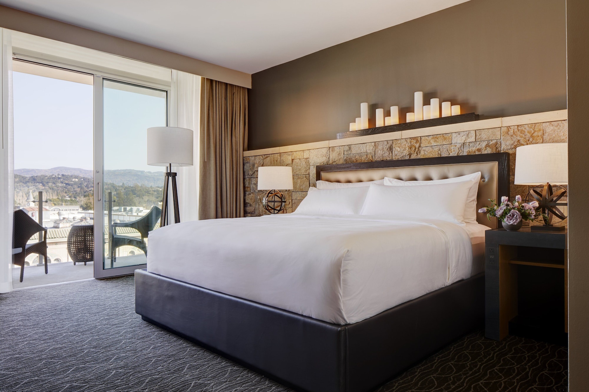 DELUXE, KING BED, BALCONY