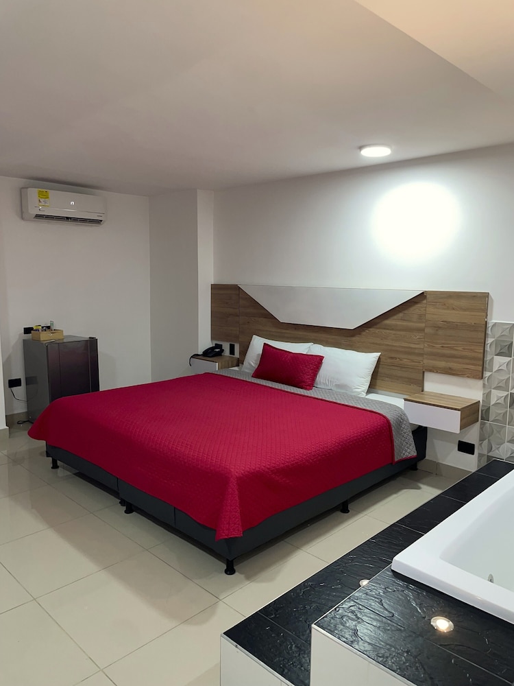 DELUXE, DOUBLE BED, HOT TUB