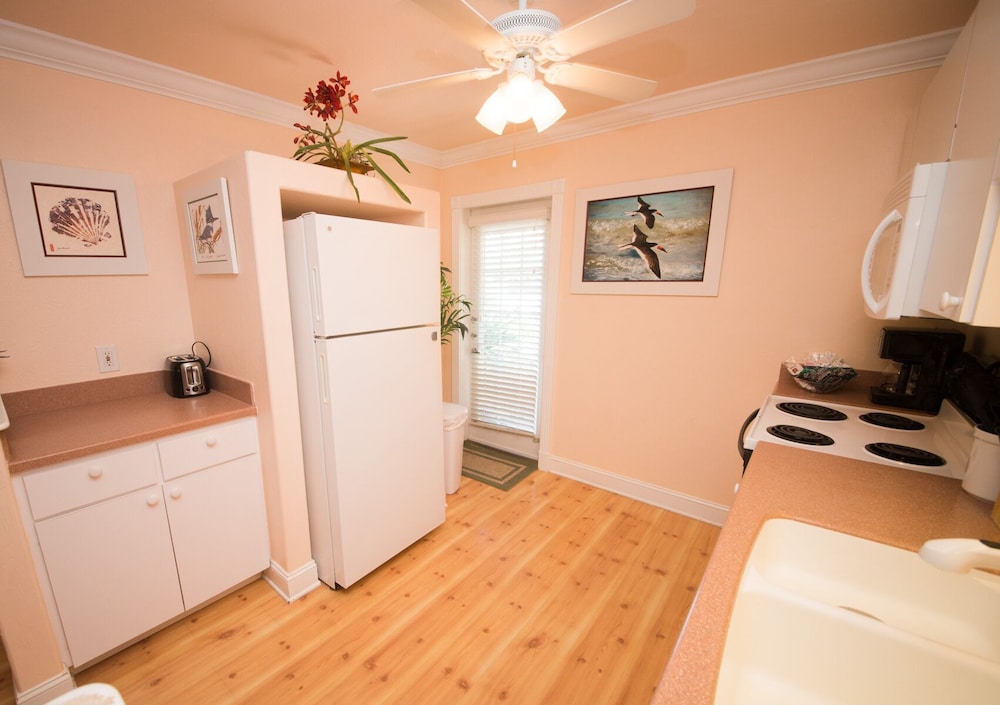 Tropic Isle Beach Resort 32/68