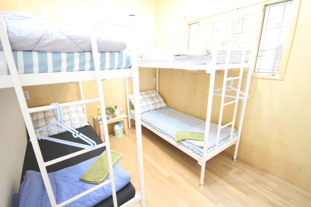 Time Travelers Relax - Hostel 24/71